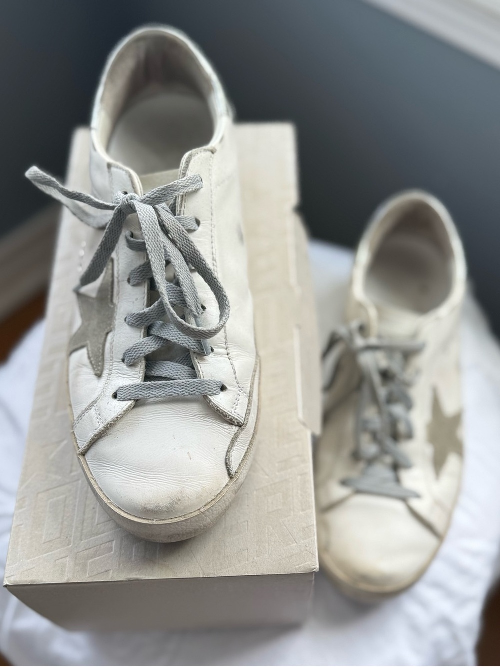 Golden Goose White Leather Super-Star Sneakers with Silver Star - Picture 5 of 11